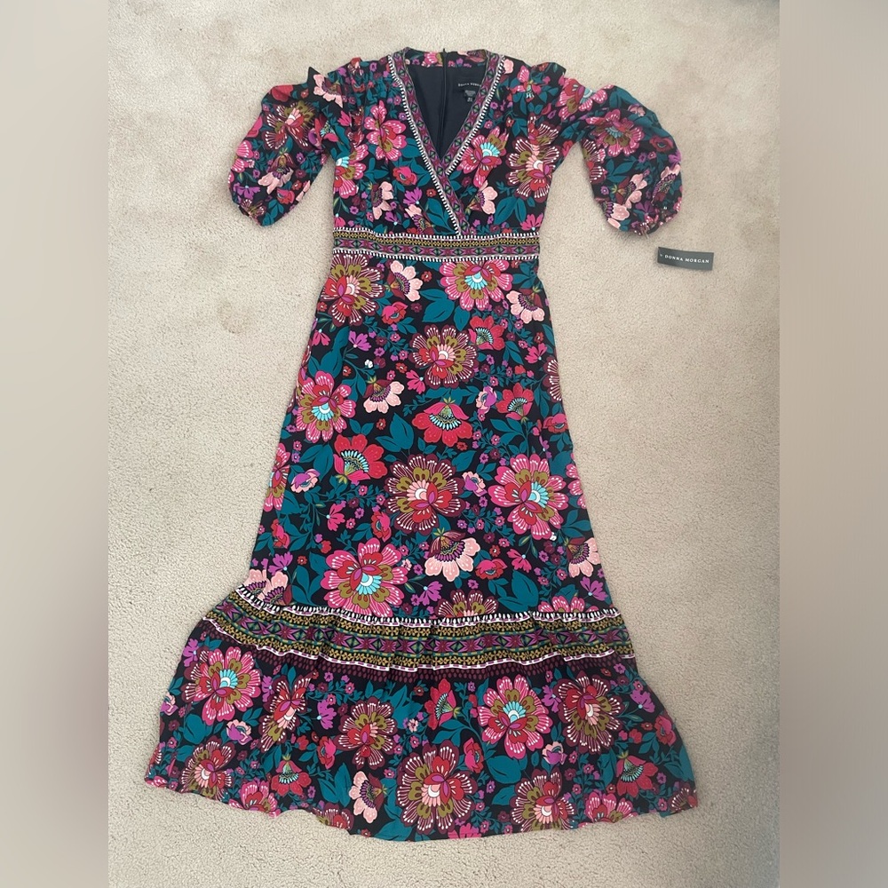 NWT- DONNA MORGAN Stretch Floral Printed V-neck maxi dress